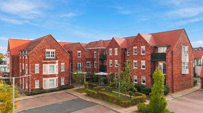 2 Bedroom Flat For Sale In Albany Court, Leigh-On-Sea, SS9