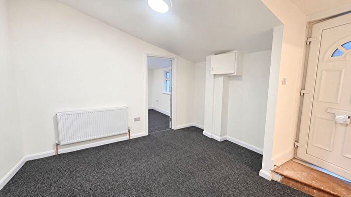 1 Bedroom Flat To Rent In Romford Road, London, E12