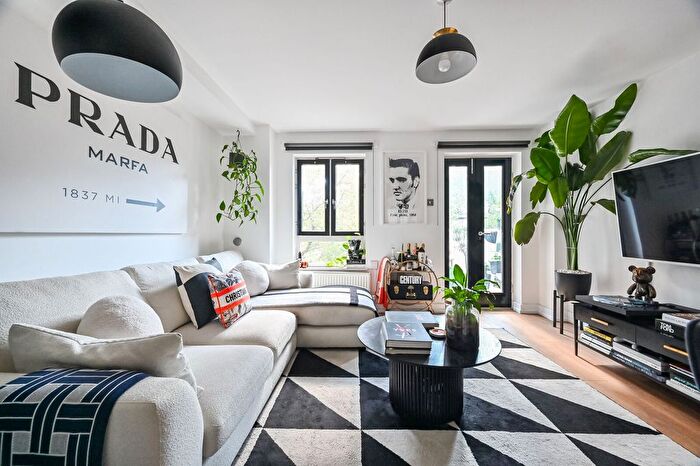 2 Bedroom Flat For Sale In Ratcliffe Lane, Limehouse, London, E14