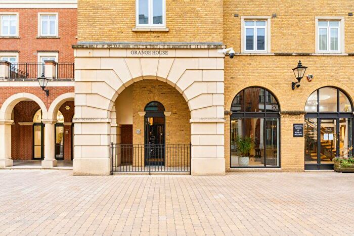 3 Bedroom Flat For Sale In Grange House, Dickens Heath, Solihull, B90