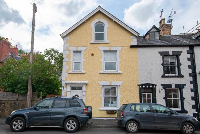 4 Bedroom End Of Terrace House To Rent In West Street, Llangollen, Denbighshire, LL20