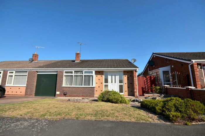 3 Bedroom Bungalow To Rent In Ffordd Alun, Wrexham, LL12
