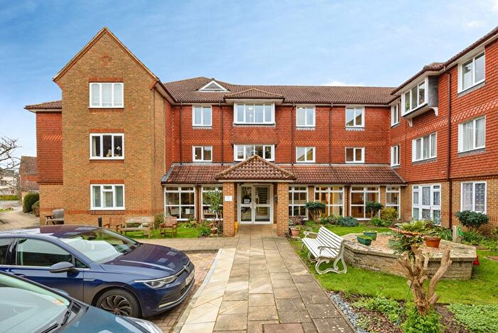 1 Bedroom Flat For Sale In Allingham Court, Summers Road, Godalming, Surrey, GU7