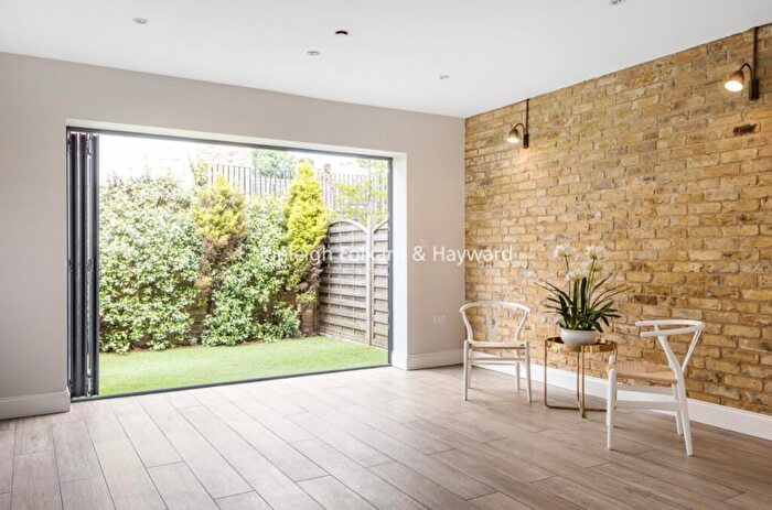 3 Bedroom End Of Terrace House To Rent In Queens Passage, Chislehurst, BR7