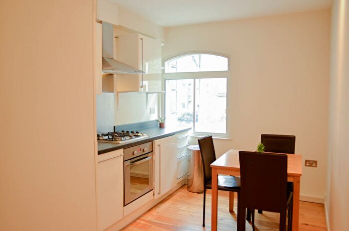 2 Bedroom Flat To Rent In Green Lanes, London, N4