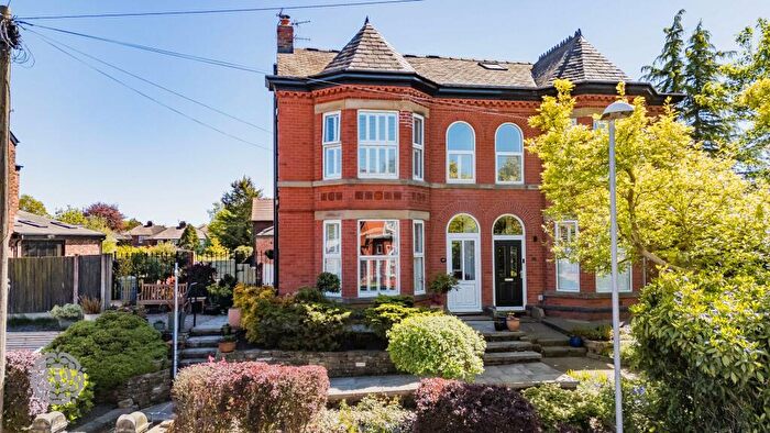 5 Bedroom Semi-Detached House For Sale In Hazelhurst Road, Worsley, M28