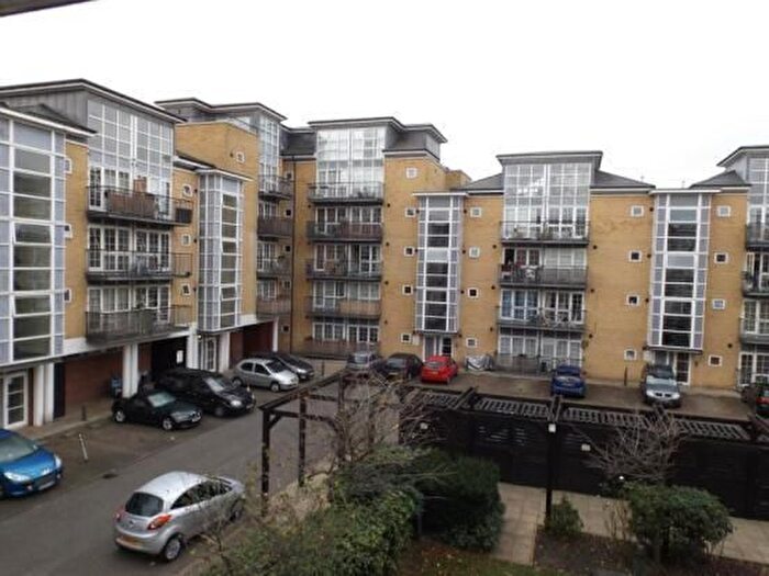 2 Bedroom Flat To Rent In Malt House Place, Romford, RM1