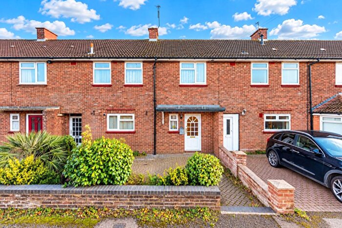 3 Bedroom Terraced House For Sale In Sunnydell, St. Albans, AL2