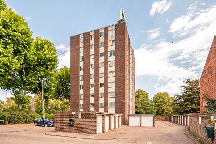 2 Bedroom Flat For Sale In Tenbury Close, Forest Gate, London, E7