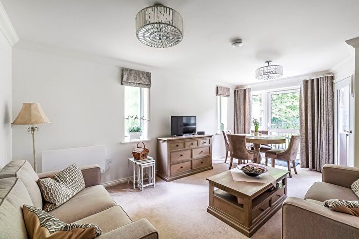 2 Bedroom Flat For Sale In Church Lane, Oxted, Surrey, RH8