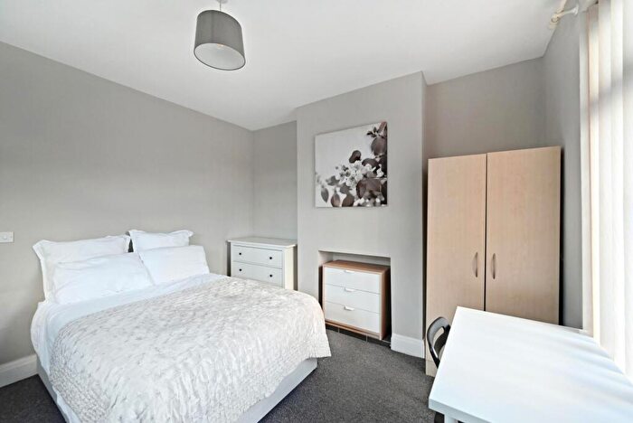 4 Bedroom House To Rent In Lancing Road, Highfield, Sheffield, S2