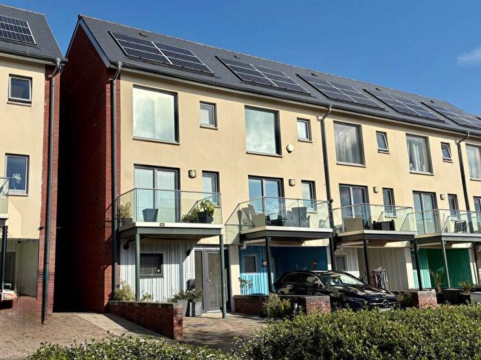 3 Bedroom Town House To Rent In Langdon Road, Swansea, SA1