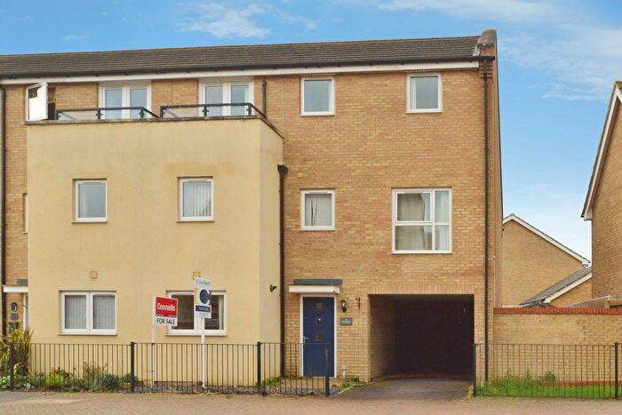 5 Bedroom Semi-Detached House For Sale In Heren Lane, Whitehouse, Milton Keynes, MK8