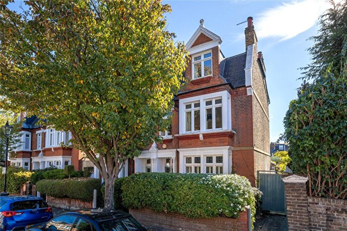 4 Bedroom End Of Terrace House For Sale In Claremont Road, St Margarets, TW1