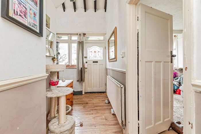 3 Bedroom Semi-Detached House For Sale In Amherst Road, Hastings, TN34