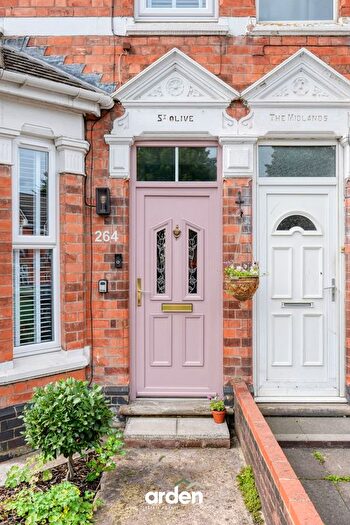4 Bedroom Semi-Detached House For Sale In Wylds Lane, Worcester, WR5