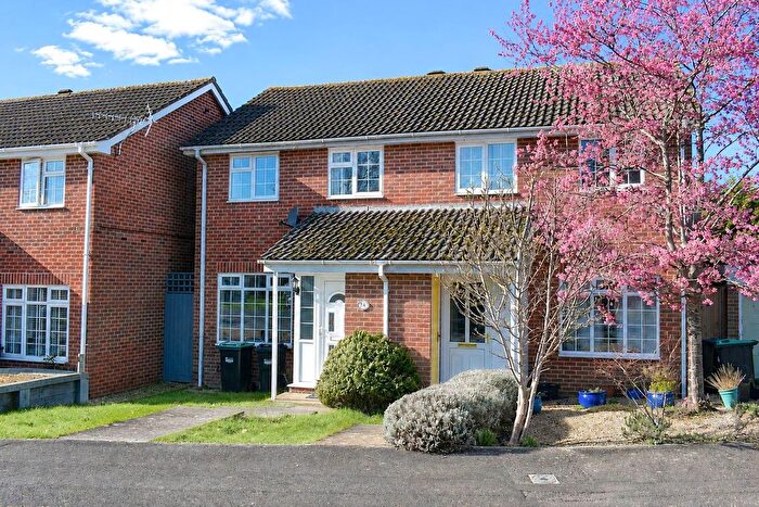 3 Bedroom Semi-Detached House For Sale In Samber Close, Lymington, SO41