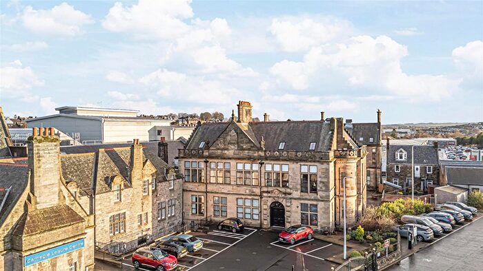 2 Bedroom Maisonette For Sale In Carnegie Apartments, Dunfermline, KY12