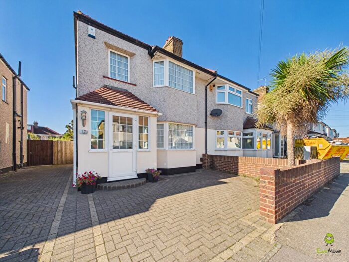 3 Bedroom Semi-Detached House For Sale In Ivedon Road, Welling, Kent, DA16