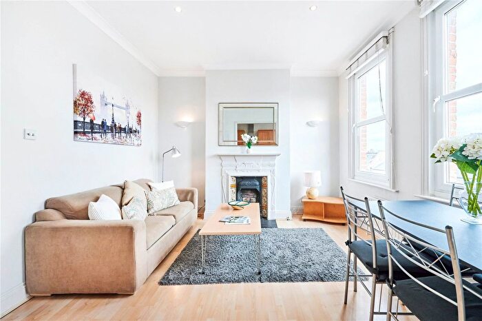 2 Bedroom Flat To Rent In Munster Road, London, SW6