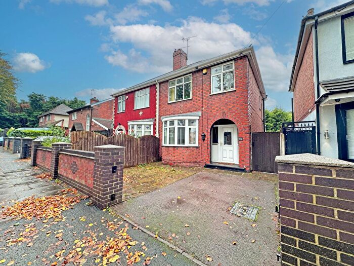 3 Bedroom Semi-Detached House For Sale In Castle Road, Tipton, DY4