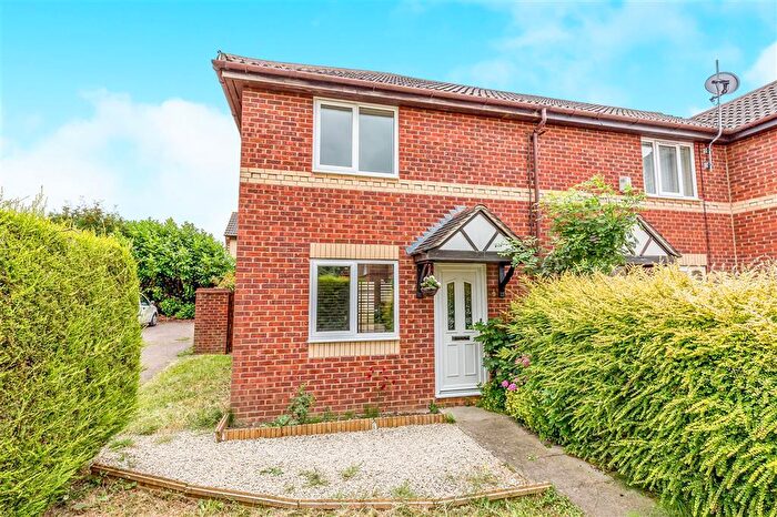 2 Bedroom House To Rent In Primrose Close, Kettering, NN16