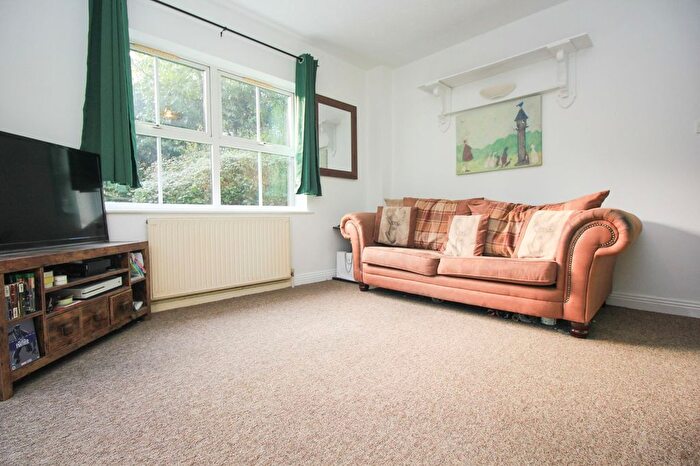 2 Bedroom Flat For Sale In Middle Road, Sholing, SO19