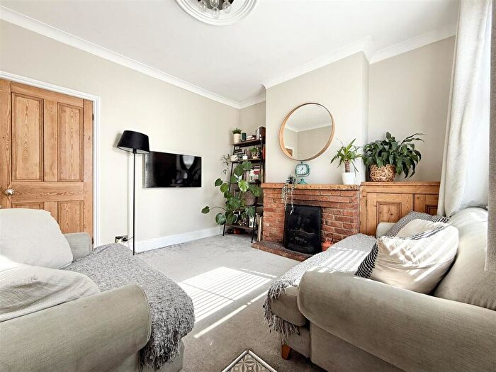 2 Bedroom Terraced House For Sale In Bushloe End, Wigston, LE18