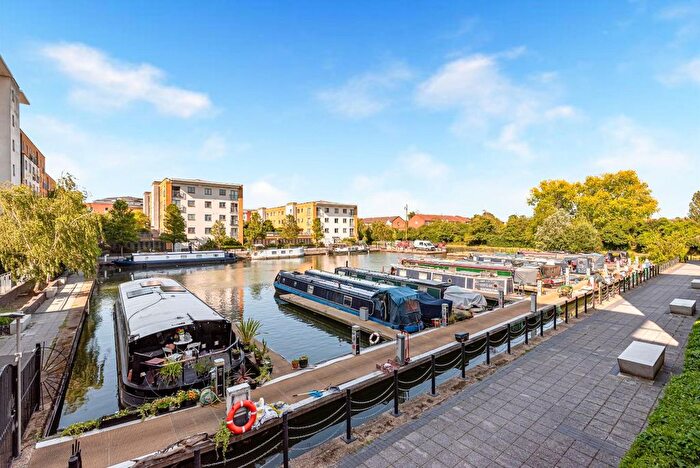 2 Bedroom Flat For Sale In Waxlow Way, Northolt, UB5