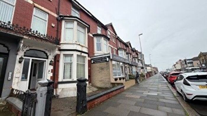 8 Bedroom Terraced House For Sale In Station Road, Blackpool, FY4