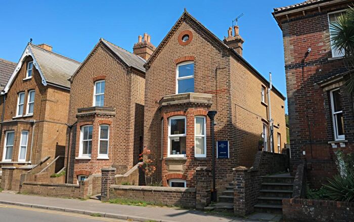 3 Bedroom Detached House For Sale In Ospringe Road, Faversham, ME13