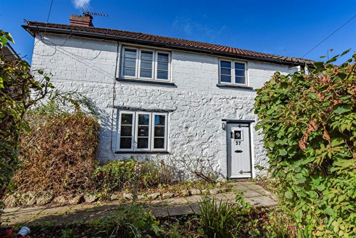 2 Bedroom Cottage For Sale In High Street, Cam, Dursley, GL11