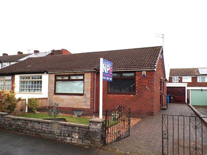 2 Bedroom Semi-Detached Bungalow For Sale In Argus Street, Hollinwood, Oldham, OL8