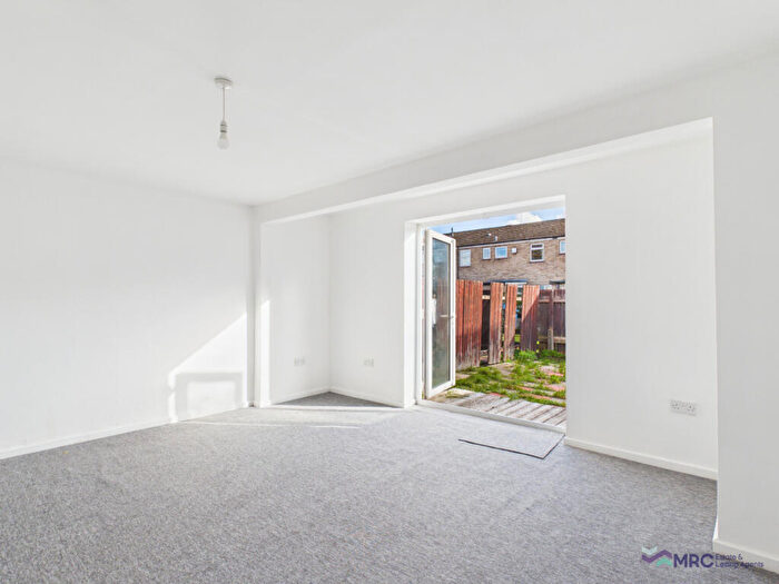 3 Bedroom Terraced House To Rent In Staines Close, HU8