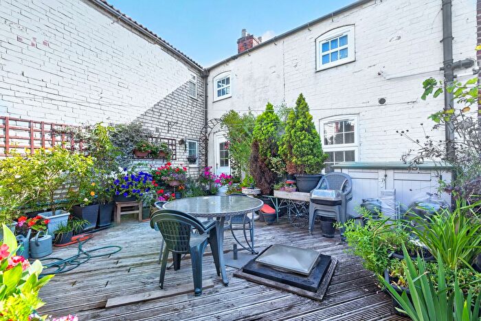 6 Bedroom Terraced House For Sale In Flats, , , - - Westgate, Grantham, Grantham, NG31