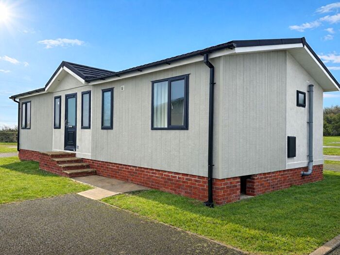 2 Bedroom Mobile/park Home For Sale In Kew Pennmena, Higher Fraddon, TR9