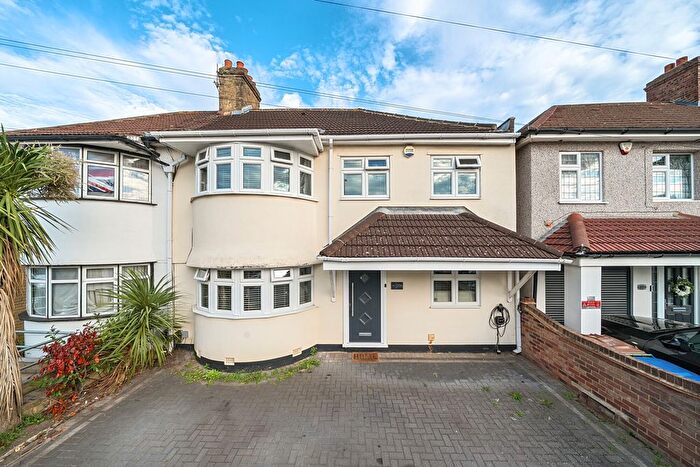 4 Bedroom Semi Detached House For Sale In Gipsy Road, Welling, DA16