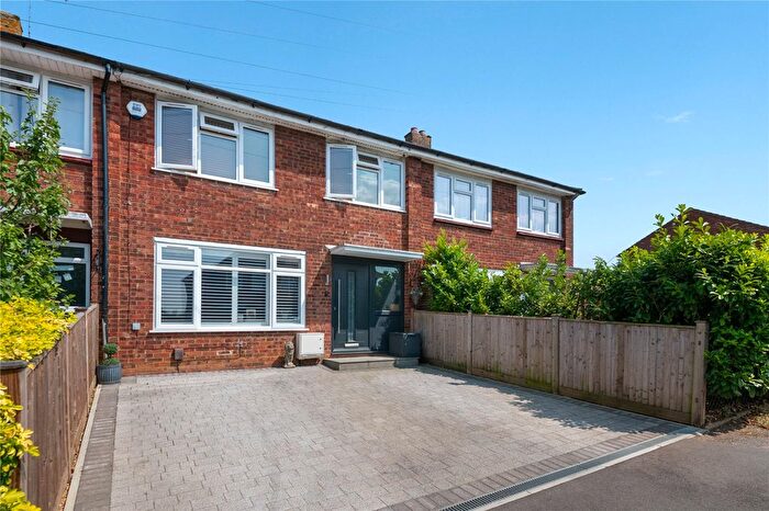 3 Bedroom Terraced House For Sale In Mount Pleasant, Harefield, Uxbridge, UB9