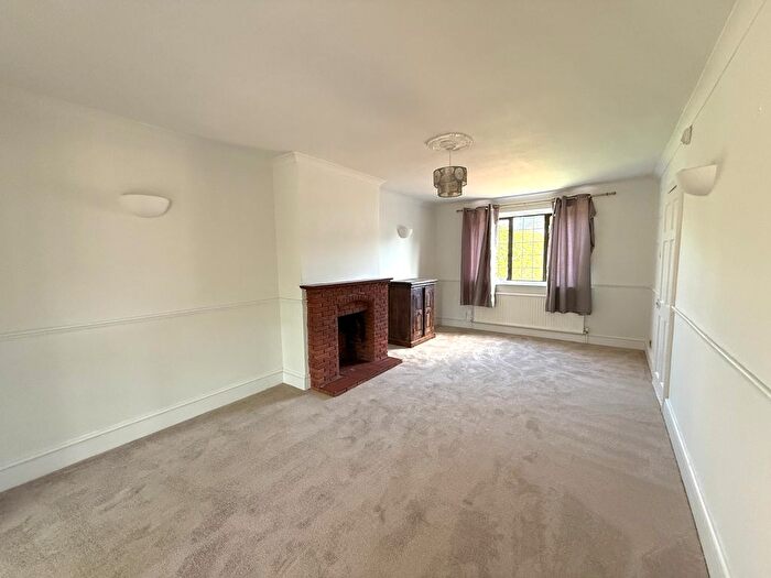 4 Bedroom Semi-Detached House To Rent In Ashford Road, Iver Heath, SL0