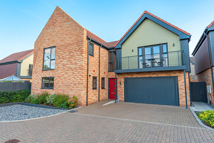 4 Bedroom Detached House For Sale In Fleet Road, Felixstowe, IP11