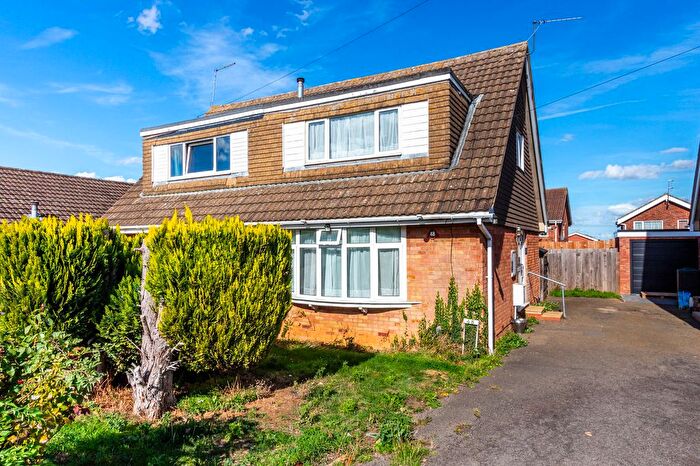 2 Bedroom Semi-Detached House For Sale In Silverdale Grove, Rushden, NN10