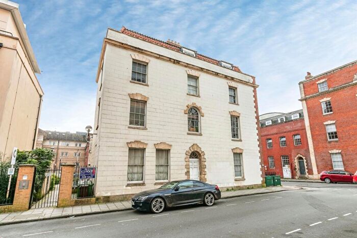 2 Bedroom Apartment To Rent In St Clements Court, BS2