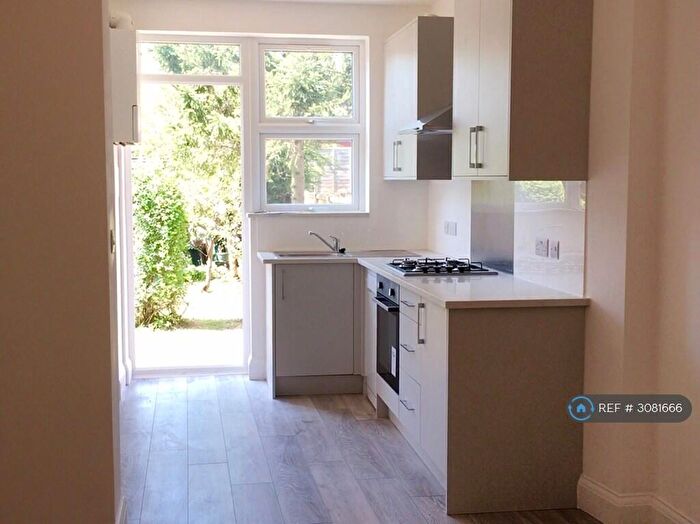 2 Bedroom Flat To Rent In Howard Road, New Malden, KT3