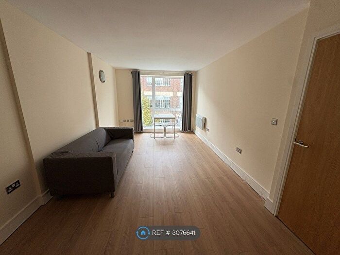 1 Bedroom Flat To Rent In Grove Court, London, SE15