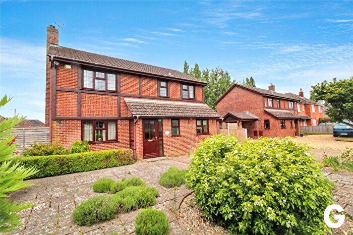 4 Bedroom Detached House For Sale In North Poulner Road, Ringwood, Hampshire, BH24