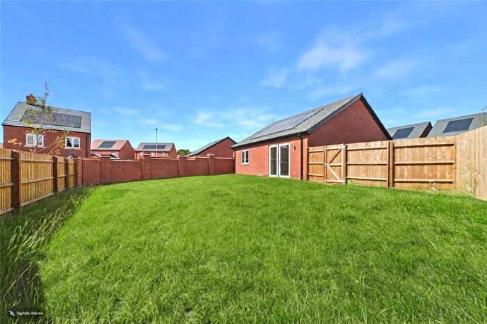 2 Bedroom Bungalow For Sale In Bagshot Close, Kettering, Northamptonshire, NN16