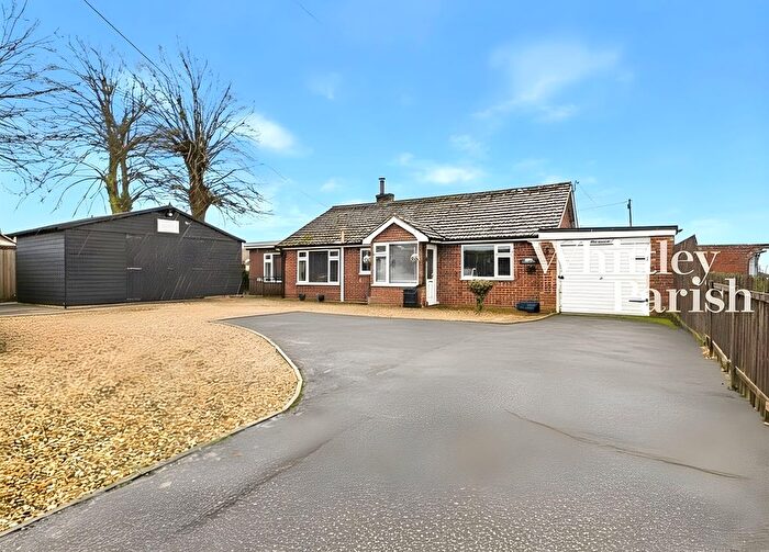 3 Bedroom Bungalow For Sale In High Road, Roydon, Diss, IP22
