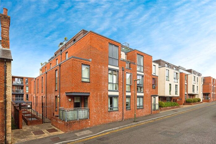 2 Bedroom Flat For Sale In Martyr Road, Guildford, Surrey, GU1