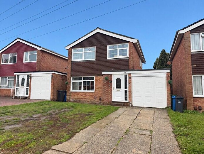 3 Bedroom Detached House For Sale In King John Avenue, Bournemouth, BH11