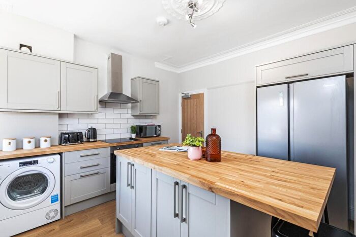 6 Bedroom House To Rent In Trelawn Avenue, Leeds, LS6